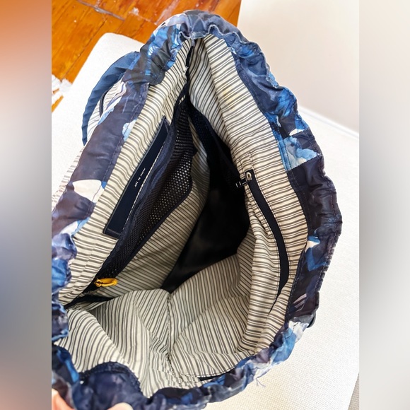 Lululemon Traveling Yogini Rucksack - Picture 12 of 16